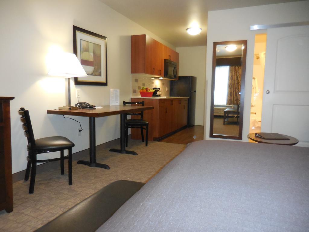Ledgestone Hotel 3*